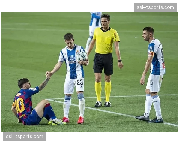 保级关键战前瞻:巴拉多利德与塞尔塔都将冒险采用高位防线,肋部身后空档成胜负手 保级关键战前瞻:巴拉多利德与塞尔塔都将冒险采用高位防线,肋部身后空档成胜负手